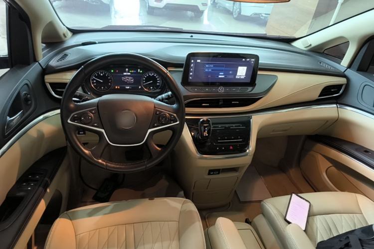 Used Buick GL8 2023 Facelifted Land Cruiser Executive Luxury Version Center Console