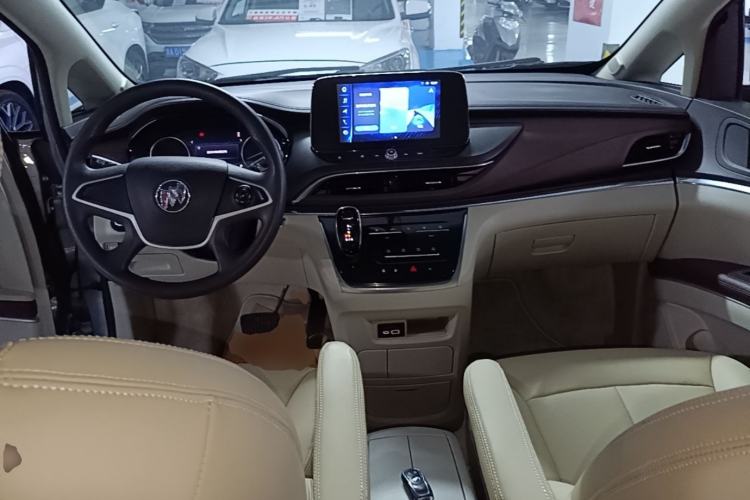 Used Buick GL8 2023 Land Executive Class Comfort Model Center Console