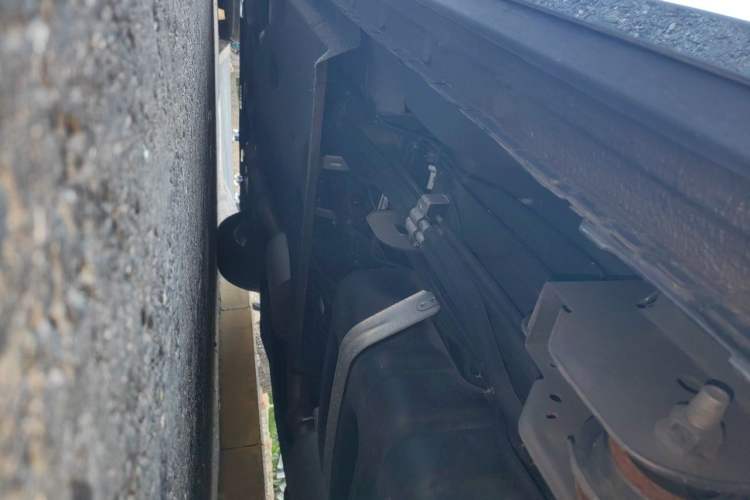 Used Buick GL8 2023 Land Executive Class Deluxe Model Chassis Rear Left