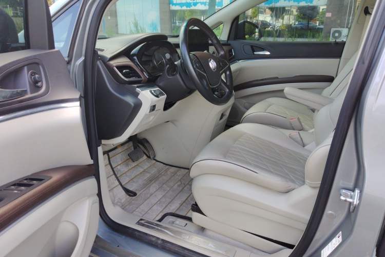 Used Buick GL8 2023 Land Executive Class Deluxe Model Driver Seat