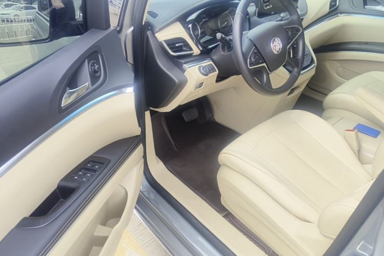 Used Buick GL8 2023 Facelifted Land Cruiser Executive Luxury Version Driver Seat