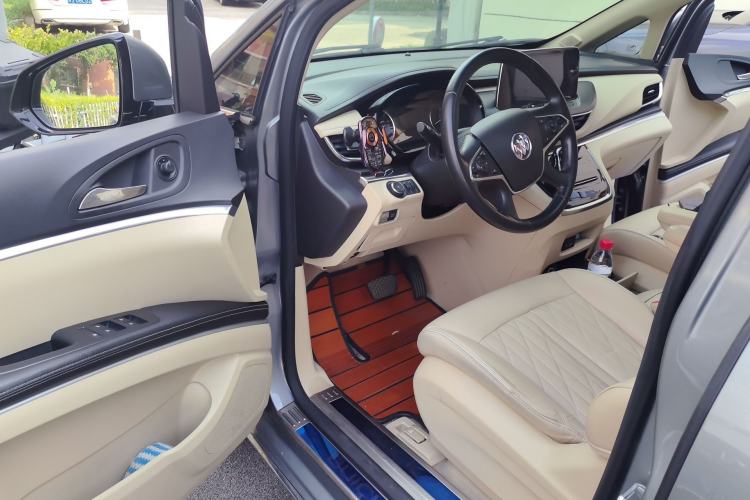 Used Buick GL8 2023 Facelifted Land Cruiser Executive Luxury Version Driver Seat