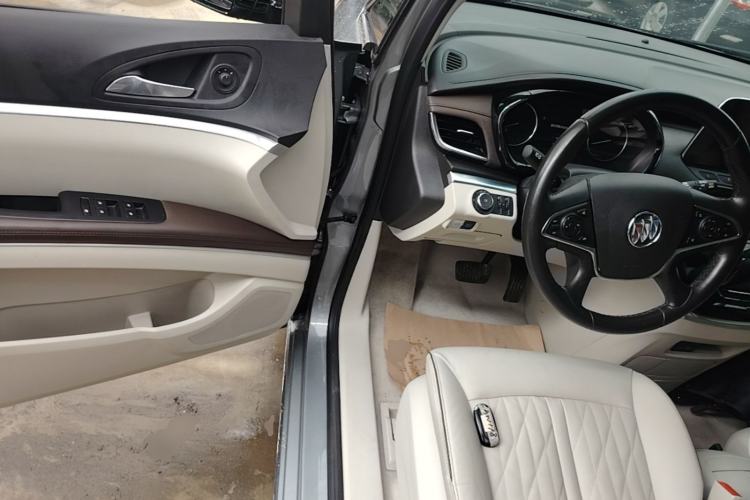 Used Buick GL8 2023 Land Executive Class 652T Luxury Model Driver Seat