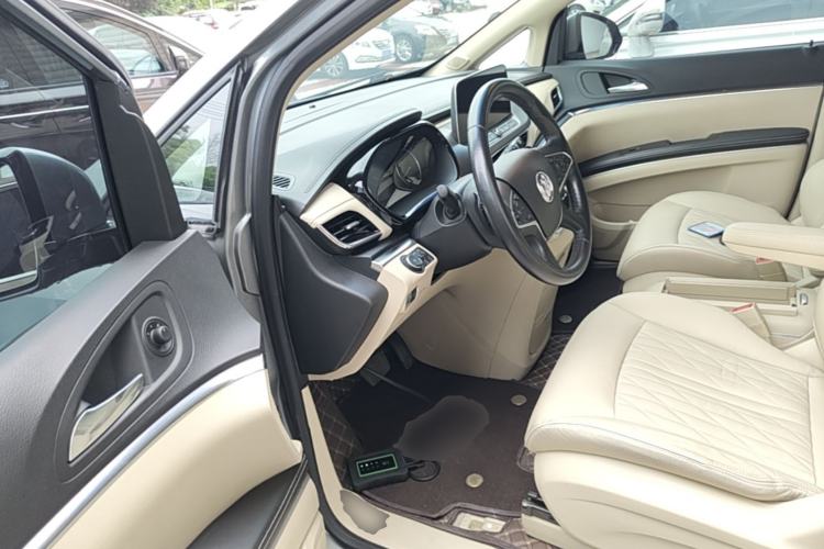 Used Buick GL8 2023 Facelifted Land Cruiser Executive Luxury Version Driver Seat