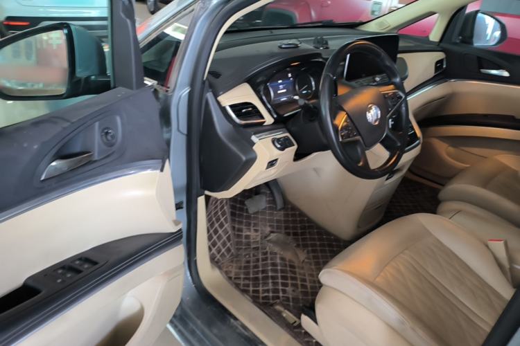 Used Buick GL8 2023 Facelifted Land Cruiser Executive Luxury Version Driver Seat