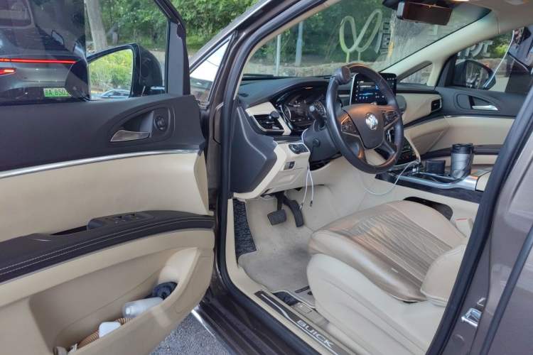Used Buick GL8 2023 Land Executive Class Deluxe Model Driver Seat