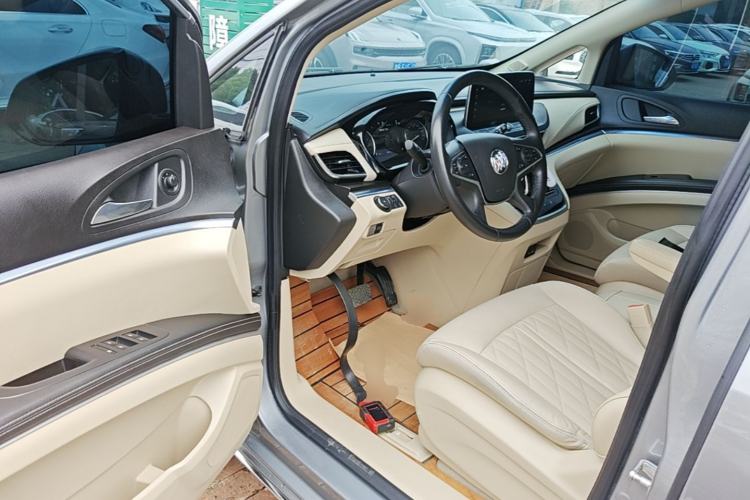 Used Buick GL8 2023 Land Executive Class 652T Luxury Model Driver Seat
