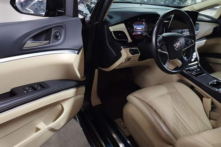 Used Buick GL8 2023 Facelifted Land Cruiser Executive Luxury Version Driver Seat