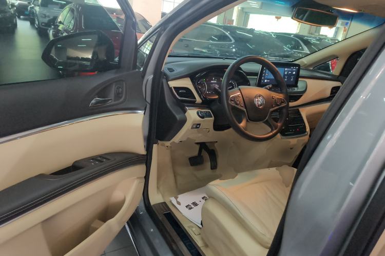 Used Buick GL8 2023 Facelifted Land Cruiser Executive Luxury Version Driver Seat