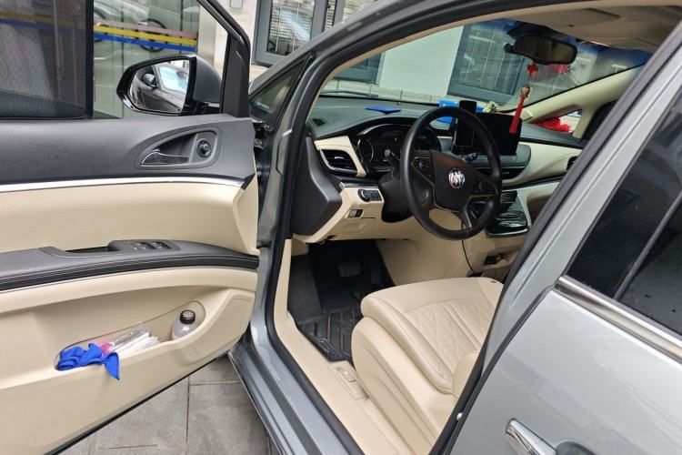 Used Buick GL8 2023 Facelifted Land Cruiser Executive Luxury Version Driver Seat
