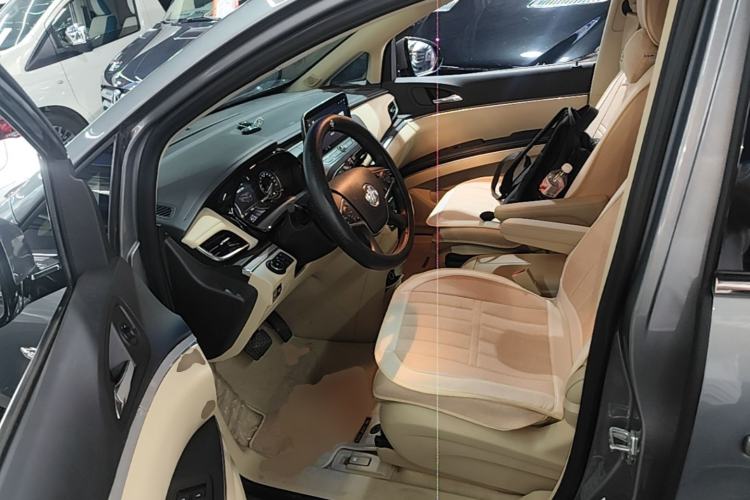 Used Buick GL8 2023 Facelifted Land Cruiser Executive Luxury Version Driver Seat
