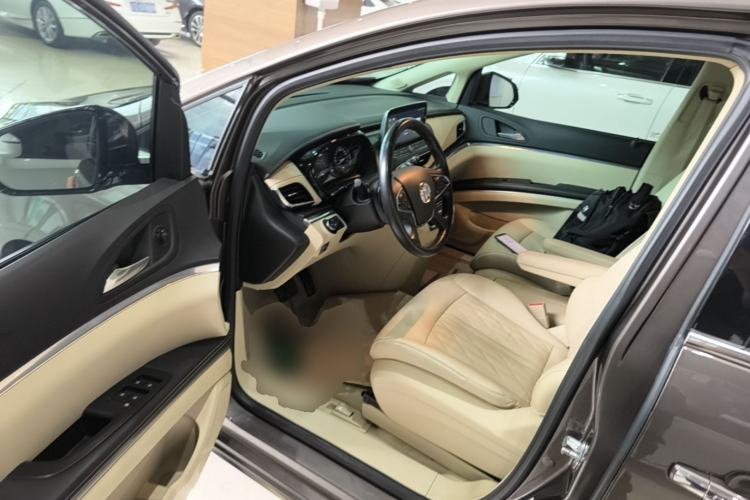 Used Buick GL8 2023 Facelifted Land Cruiser Executive Luxury Version Driver Seat