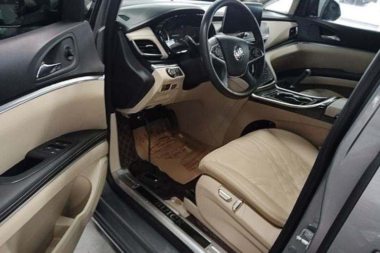 Used Buick GL8 2023 Facelifted Land Cruiser Executive Luxury Version Driver Seat