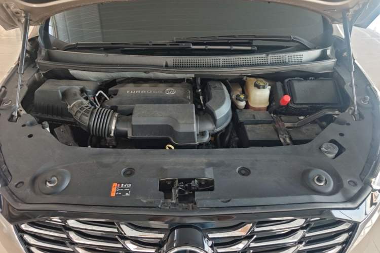 Used Buick GL8 2023 ES Lu Zun Deluxe Model Engine Bay