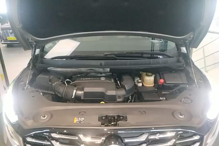 Used Buick GL8 2023 ES Lu Zun Comfort Model Engine Bay