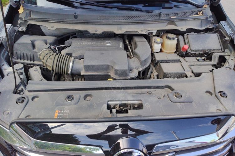 Used Buick GL8 2023 Land Executive Class Deluxe Model Engine Bay
