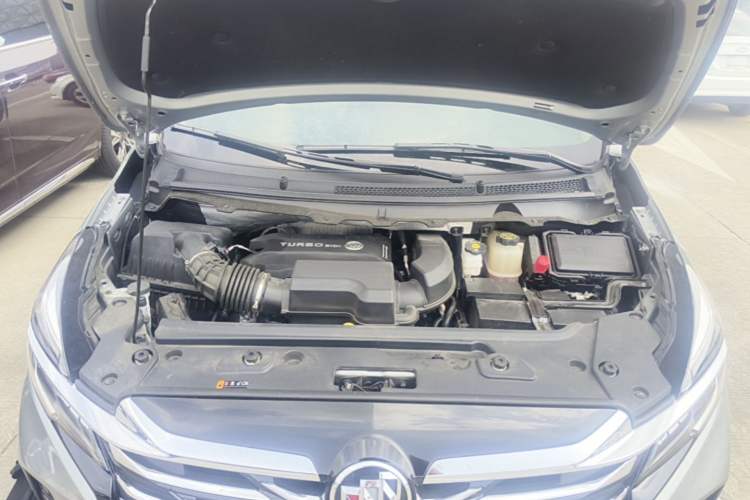 Used Buick GL8 2023 Facelifted Land Cruiser Executive Luxury Version Engine Bay