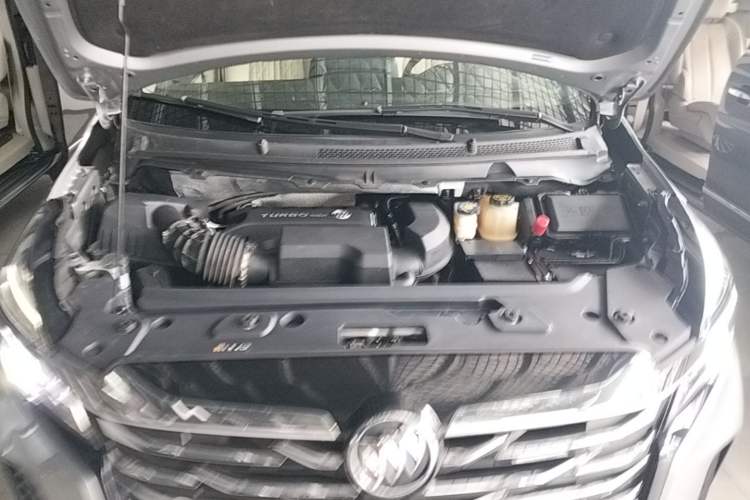 Used Buick GL8 2023 Facelifted Land Cruiser Executive Luxury Version Engine Bay