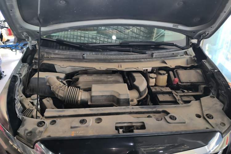 Used Buick GL8 2023 Facelifted Land Cruiser Executive Luxury Version Engine Bay