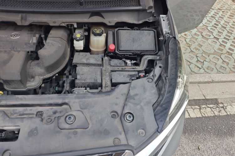 Used Buick GL8 2023 Land Executive Class 652T Luxury Model Engine Bay Left
