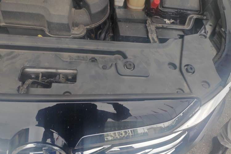 Used Buick GL8 2023 Land Executive Class Comfort Model Engine Bay Left