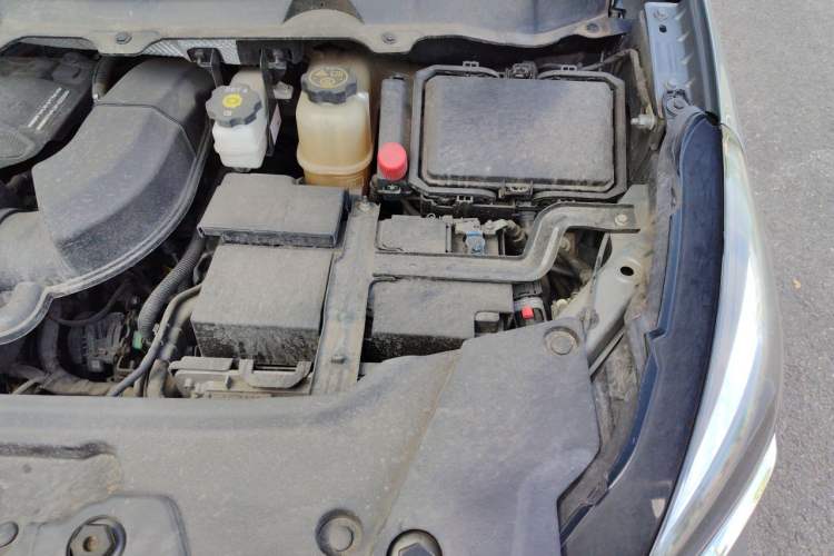 Used Buick GL8 2023 Land Executive Class Deluxe Model Engine Bay Left