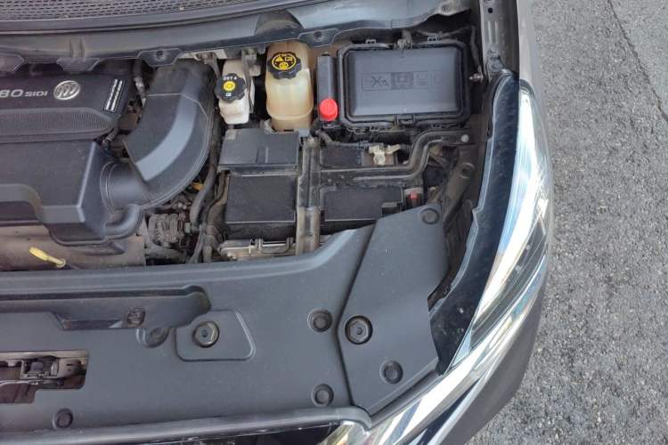 Used Buick GL8 2023 Land Executive Class Deluxe Model Engine Bay Left