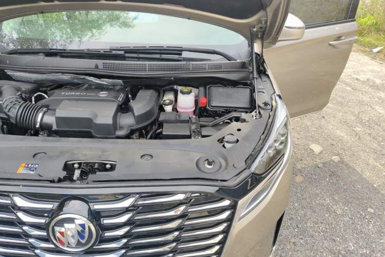 Used Buick GL8 2023 ES Lu Zun Comfort Model Engine Bay Left