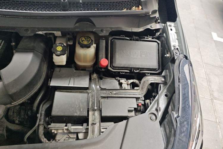 Used Buick GL8 2023 Facelifted Land Cruiser Executive Luxury Version Engine Bay Left