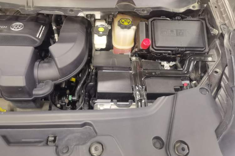 Used Buick GL8 2023 Land Executive Class Comfort Model Engine Bay Left