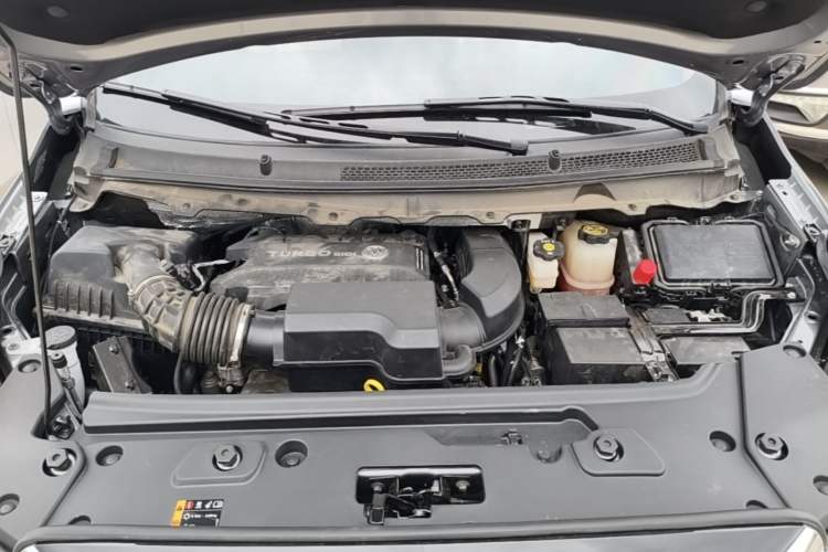 Used Buick GL8 2023 Facelifted Land Cruiser Executive Luxury Version Engine Bay