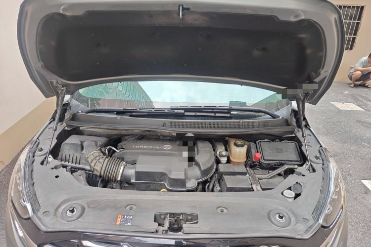 Used Buick GL8 2023 ES Lu Zun Deluxe Model Engine Bay