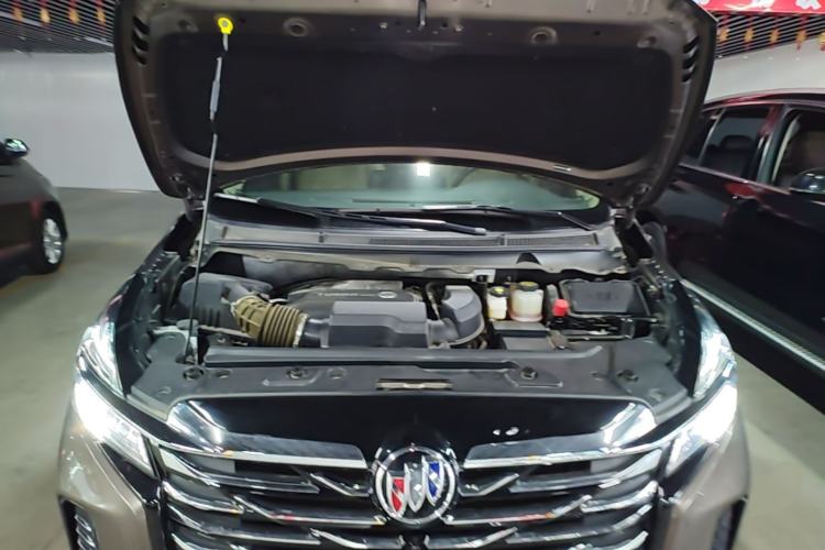 Used Buick GL8 2023 Facelifted Land Cruiser Executive Luxury Version Engine Bay