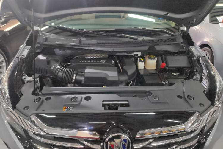 Used Buick GL8 2023 Facelifted Land Cruiser Executive Luxury Version Engine Bay