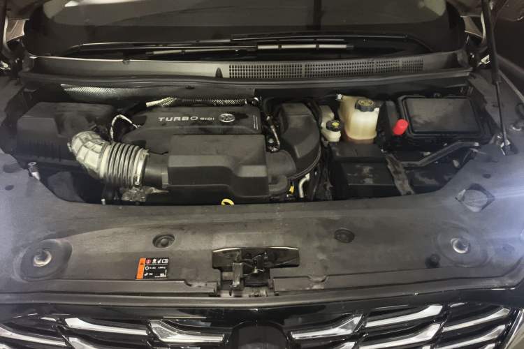 Used Buick GL8 2023 ES Lu Zun Deluxe Model Engine Bay
