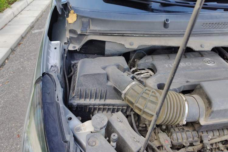 Used Buick GL8 2023 Land Executive Class Deluxe Model Engine Bay Right