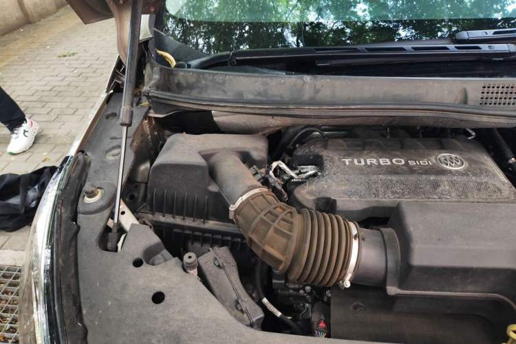 Used Buick GL8 2023 ES Lu Zun Comfort Model Engine Bay Right