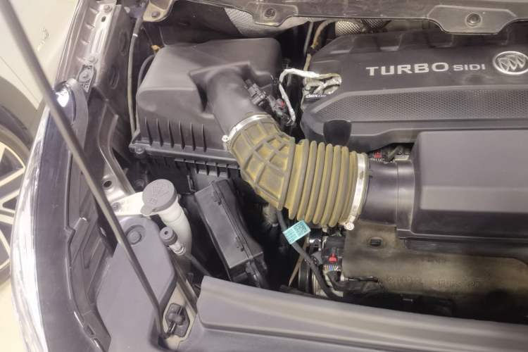 Used Buick GL8 2023 Land Executive Class Comfort Model Engine Bay Right