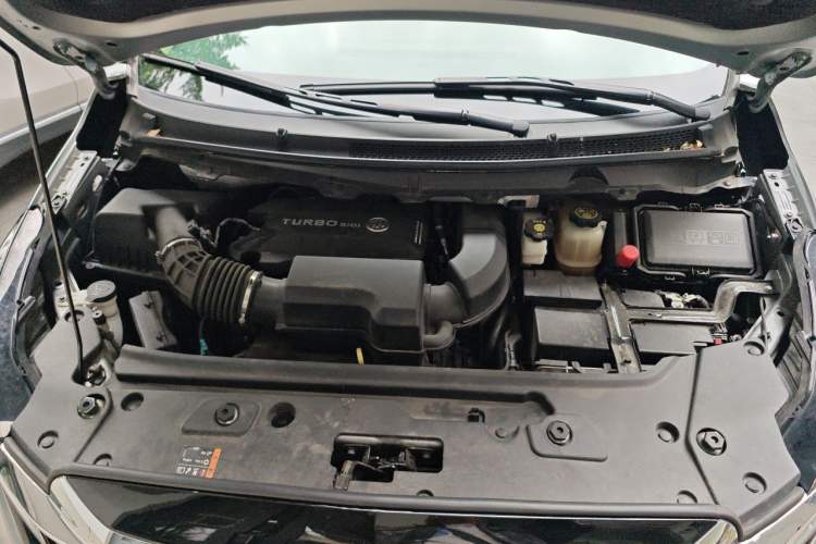 Used Buick GL8 2023 Facelifted Land Cruiser Executive Luxury Version Engine Bay
