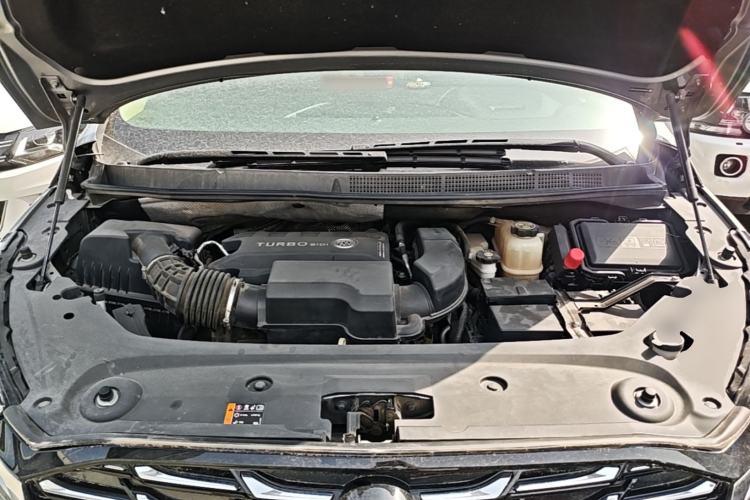 Used Buick GL8 2023 ES Lu Zun Deluxe Model Engine Bay