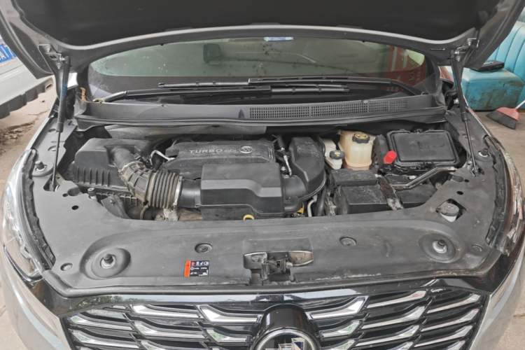 Used Buick GL8 2023 ES Lu Zun Deluxe Model Engine Bay