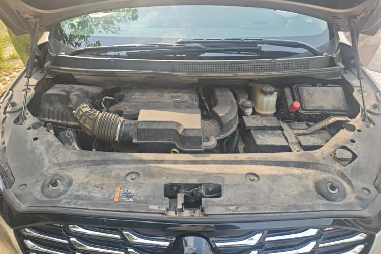 Used Buick GL8 2023 ES Lu Zun Deluxe Model Engine Bay