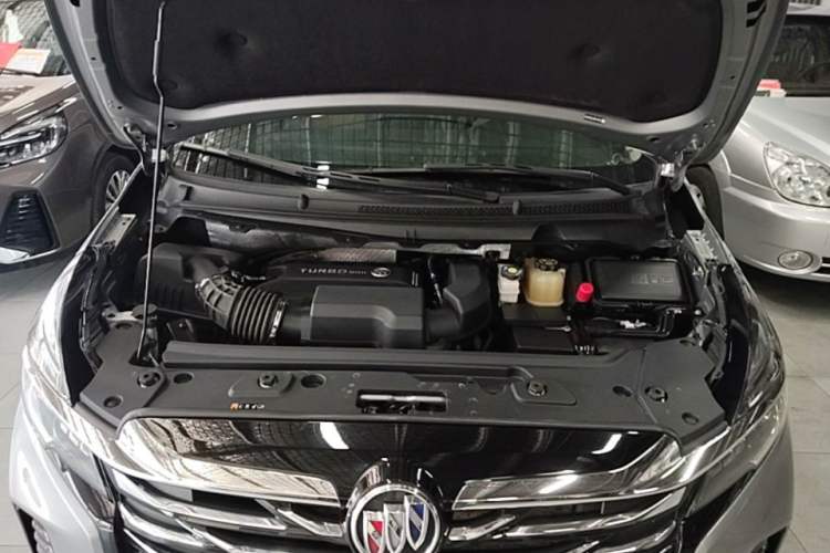 Used Buick GL8 2023 Facelifted Land Cruiser Executive Luxury Version Engine Bay