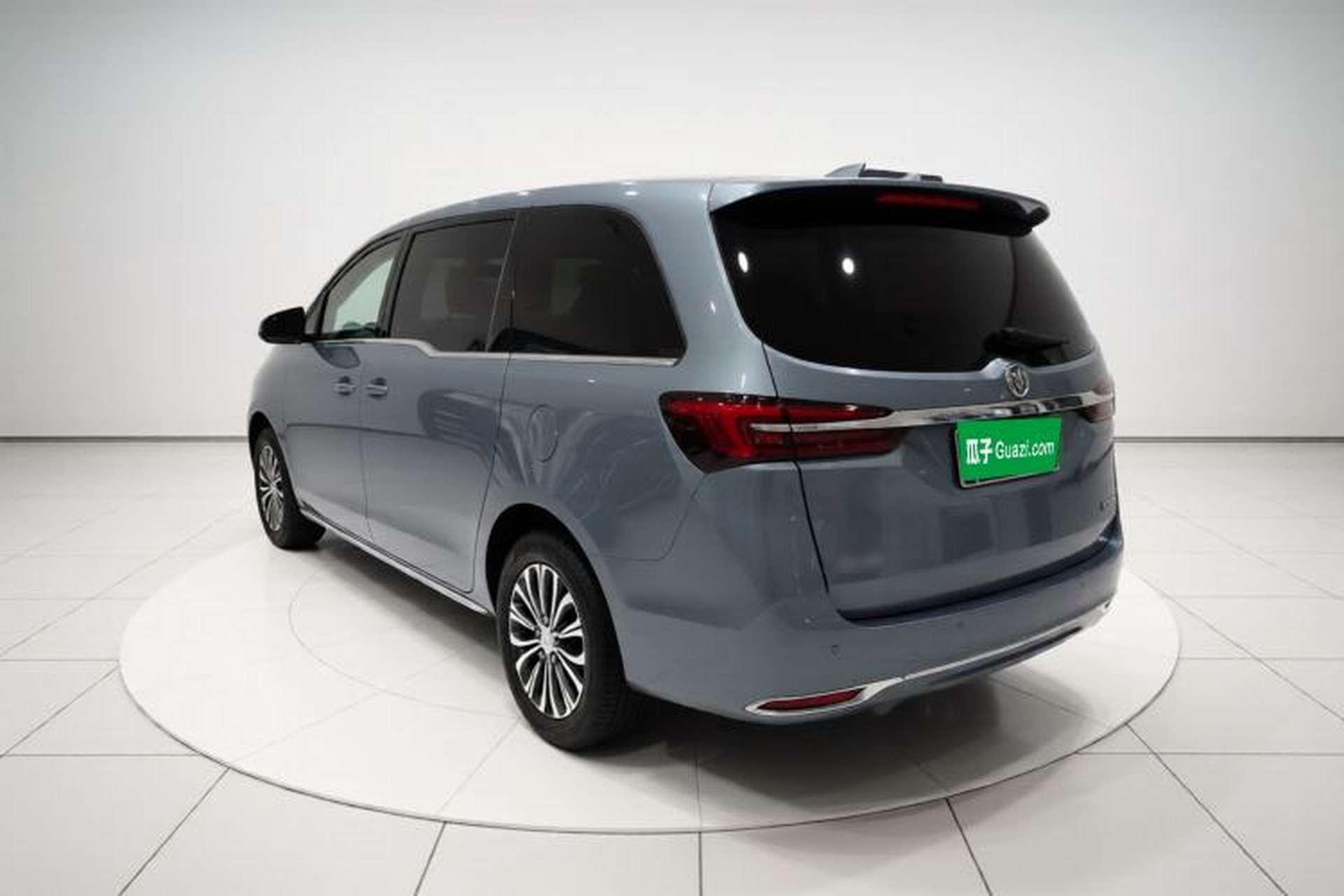 Used Buick GL8 2023 Facelifted Land Cruiser Executive Luxury Version Exterior 2