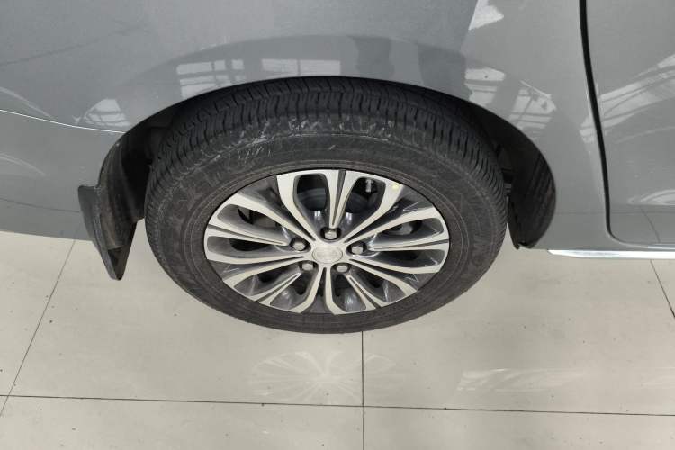 Used Buick GL8 2023 Facelifted Land Cruiser Executive Luxury Version Exterior 3