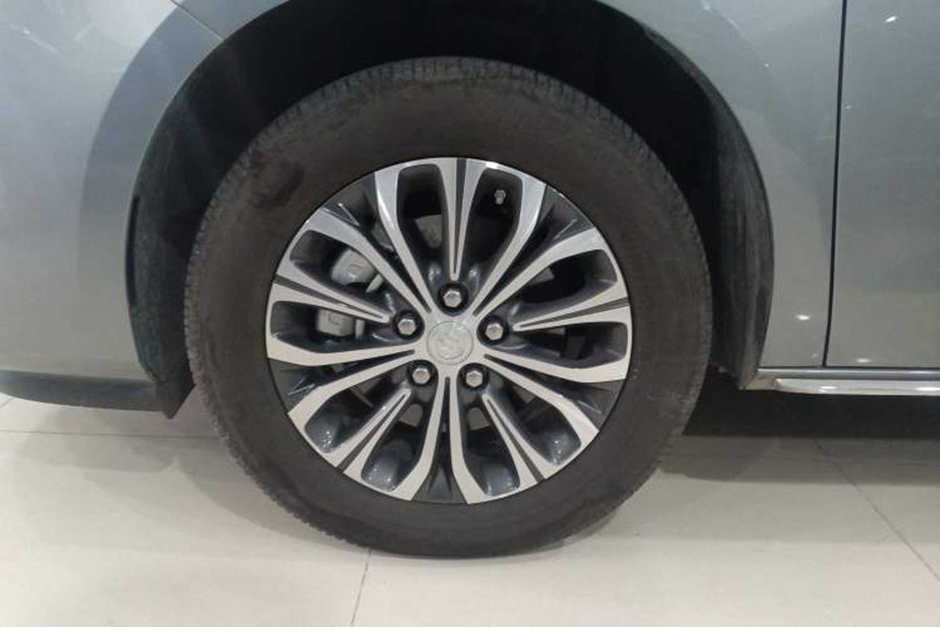 Used Buick GL8 2023 Facelifted Land Cruiser Executive Luxury Version Exterior 4