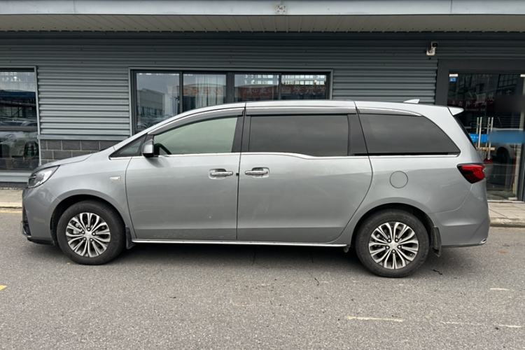 Used Buick GL8 2023 Facelifted Land Cruiser Executive Luxury Version Exterior 5