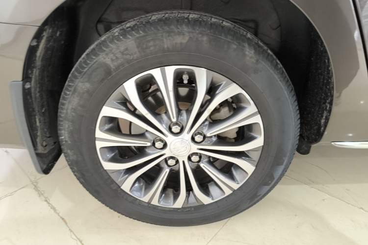 Used Buick GL8 2023 Facelifted Land Cruiser Executive Luxury Version Exterior 5