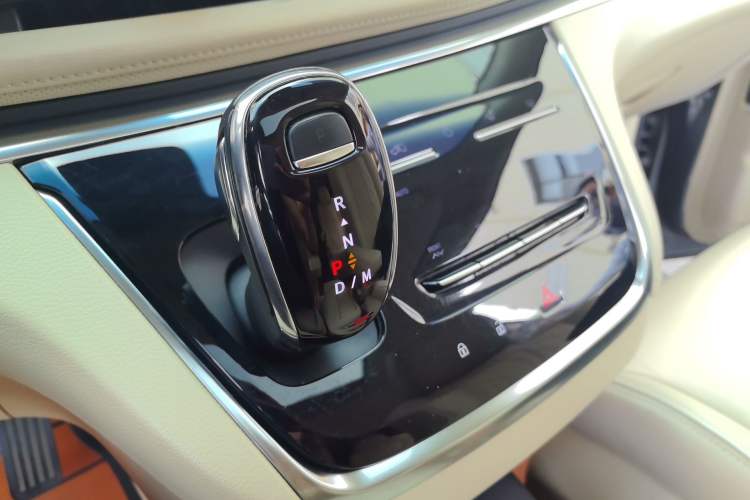 Used Buick GL8 2023 Facelifted Land Cruiser Executive Luxury Version Gear Lever