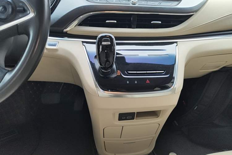 Used Buick GL8 2023 Facelifted Land Cruiser Executive Luxury Version Gear Lever